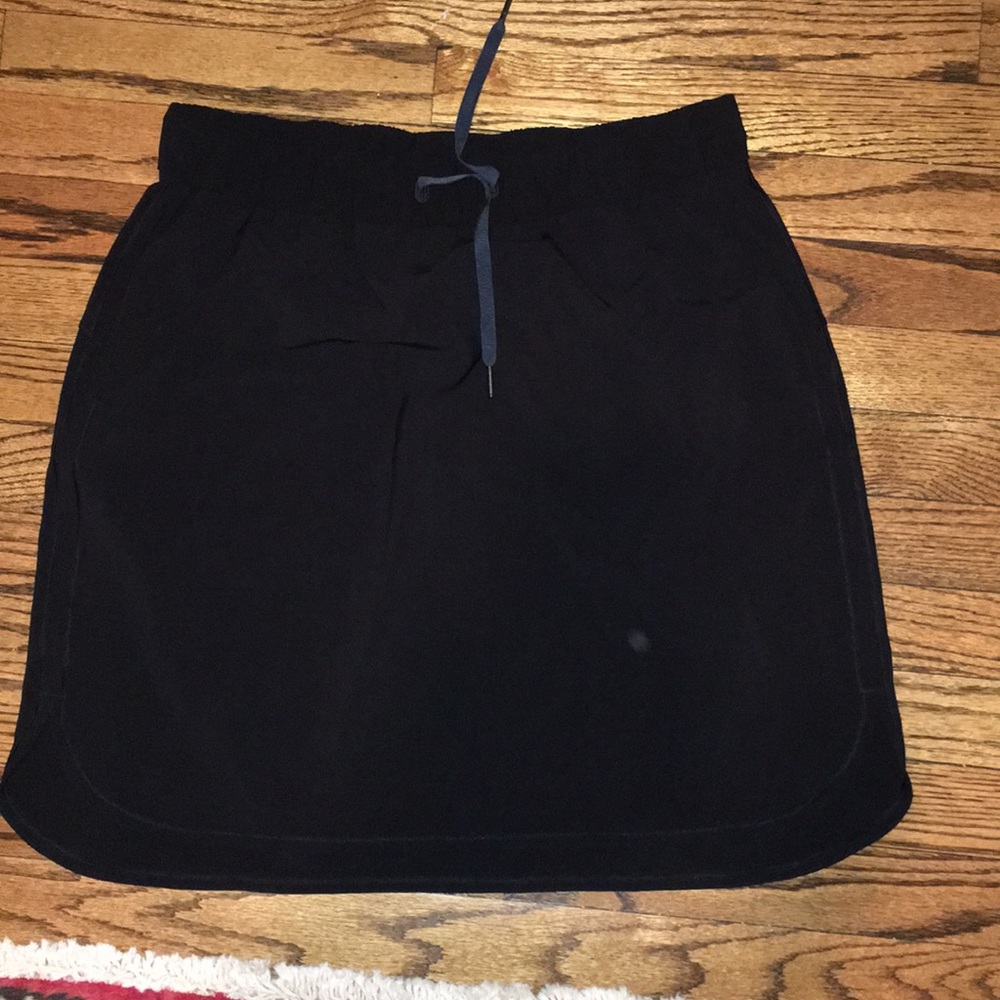 Lululemon black skirt sz 12
